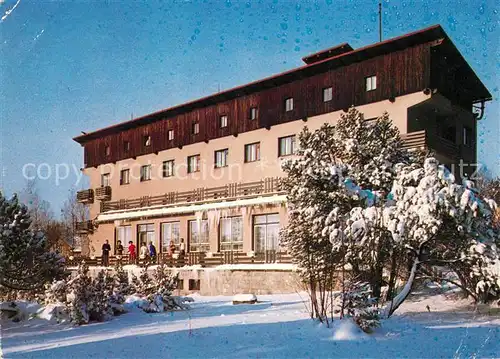 AK / Ansichtskarte Svratka Interhotel Manes Ceskomoravska vrchovina Boehmisch Maehrische Hoehe im Winter Kat. Swratka