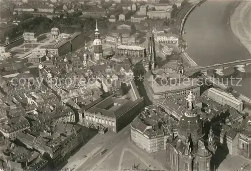 AK / Ansichtskarte Dresden Blick ueber den Neumarkt vor Zerstoerung 1945 Fliegeraufnahme Repro Kat. Dresden Elbe