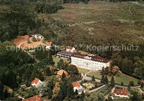 AK / Ansichtskarte Hochwaldhausen Ilbeshausen Genesungsheim AOK Kassel Fliegeraufnahme Kat. Grebenhain