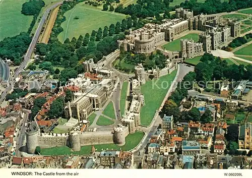 AK / Ansichtskarte Windsor Castle Fliegeraufnahme Windsor Castle Kat. City of London