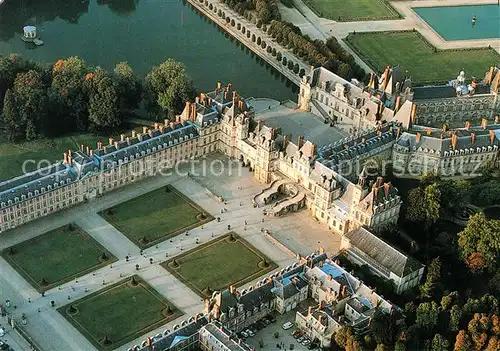 AK / Ansichtskarte Fontainebleau Seine et Marne Chateau de Fontainebleau Vue aerienne Fontainebleau Seine Kat. Fontainebleau