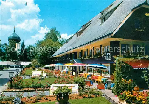 AK / Ansichtskarte Hinterzarten Hotel Adler mit Kirche Hinterzarten Kat. Hinterzarten