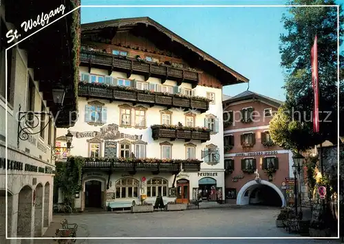 AK / Ansichtskarte St Wolfgang Salzkammergut Marktplatz mit Hotel Post und Romantikhotel Im Weissen Roessl Wolfgang Salzkammergut Kat. St. Wolfgang im Salzkammergut