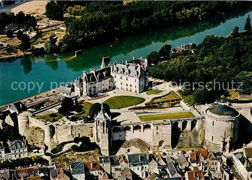 AK / Ansichtskarte Amboise Le Chateau avec la Chapelle Saint Hubert Vue aerienne Amboise Kat. Amboise