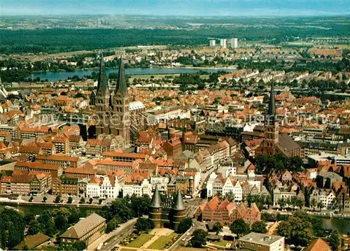 AK / Ansichtskarte Luebeck Hansestadt Zentrum Kirchen Fliegeraufnahme Luebeck Kat. Luebeck