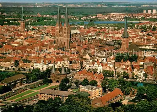 AK / Ansichtskarte Luebeck Stadtbild mit Kirchen und Holstentor Fliegeraufnahme Luebeck Kat. Luebeck