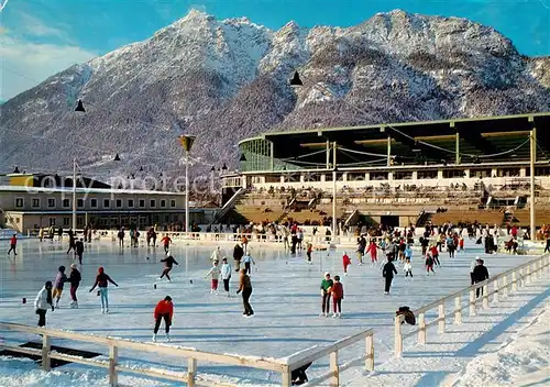 AK / Ansichtskarte Garmisch Partenkirchen Olympia Eisstadion gegen Kramer Wintersportplatz Alpen Garmisch Partenkirchen Kat. Garmisch Partenkirchen