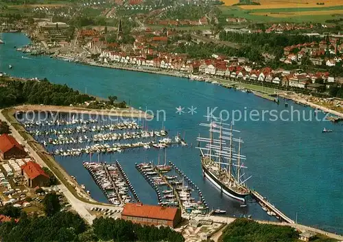 AK / Ansichtskarte Travemuende Ostseebad Hafen Segelschiff Viermaster Fliegeraufnahme Travemuende Ostseebad Kat. Luebeck