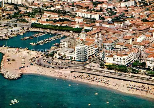 Saint Raphael Var Vue aerienne sur la plage et le port Cote d Azur Saint Raphael Var Kat. Saint Raphael