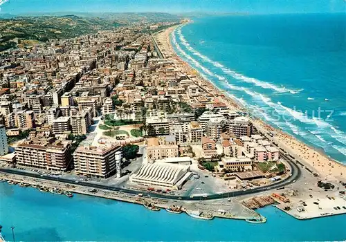 AK / Ansichtskarte Pescara Fliegeraufnahme Strand Pescara Kat. Pescara