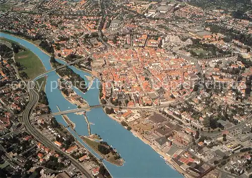 AK / Ansichtskarte Hameln Weser Historischer Stadtkern Fliegeraufnahme Hameln Weser