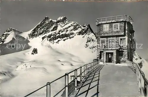 AK / Ansichtskarte Jungfraujoch Meteorologische Station an der Sphinx mit Jungfrau Jungfraubahn Kat. Jungfrau