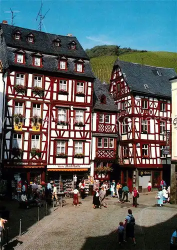 AK / Ansichtskarte Bernkastel Kues Marktplatz Altstadt Fachwerkhaeuser Bernkastel Kues Kat. Bernkastel Kues