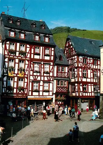 AK / Ansichtskarte Bernkastel Kues Marktplatz Altstadt Fachwerkhaeuser Bernkastel Kues Kat. Bernkastel Kues