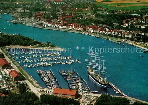 AK / Ansichtskarte Travemuende Ostseebad Fliegeraufnahme mit Hafen Travemuende Ostseebad Kat. Luebeck