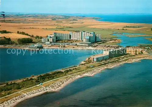 AK / Ansichtskarte Heiligenhafen_Ostseebad Fliegeraufnahme Ferienpark Strand Binnensee Heiligenhafen Ostseebad Kat. Heiligenhafen