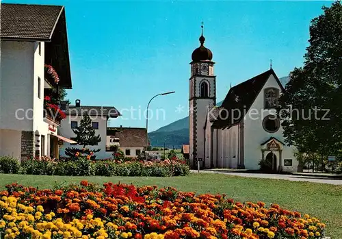 AK / Ansichtskarte Barwies Ortsmotiv mit Kirche Blumenbeet Mieminger Plateau Barwies Kat. Mieming