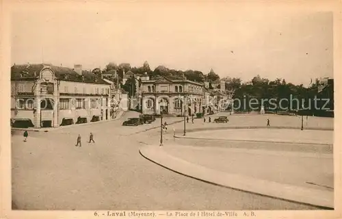 AK / Ansichtskarte Laval_Mayenne Place Hotel de Ville Laval Mayenne Kat. Laval