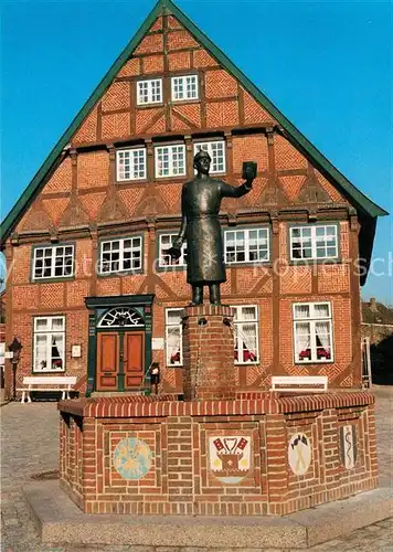 AK / Ansichtskarte Luetjenburg_Holstein Faerberhaus mit Buergerbrunnen Luetjenburg_Holstein Kat. Luetjenburg