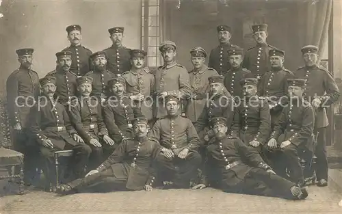 AK / Ansichtskarte Schwaebisch_Gmuend Gruppenfoto mit Soldaten Schwaebisch Gmuend