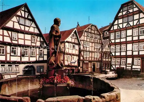 AK / Ansichtskarte Schlitz Marktplatz mit St Georgsbrunnen Altstadt Fachwerkhaeuser Burgenstadt Schlitz