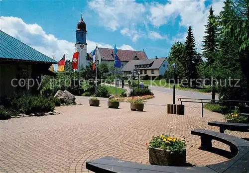 AK / Ansichtskarte Hoechenschwand Ortsmotiv mit Kirche Kurort im Hochschwarzwald Hoechenschwand