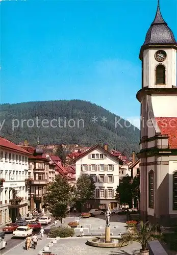 AK / Ansichtskarte Wildbad_Schwarzwald Kurplatz mit Stadtkirche Brunnen Wildbad_Schwarzwald
