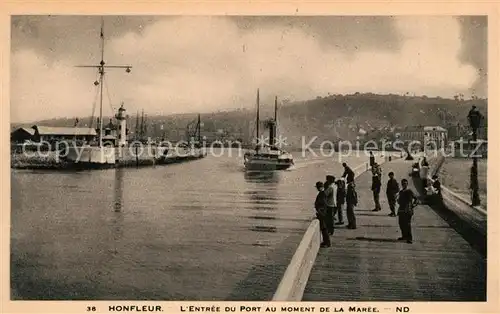 AK / Ansichtskarte Honfleur Entree du Port au moment de la Maree Honfleur