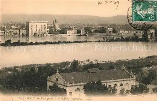 AK / Ansichtskarte Tarascon_Bouches du Rhone Vue generale et le Pont suspendu Tarascon Bouches du Rhone