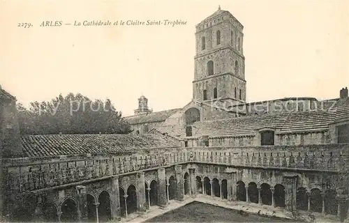 AK / Ansichtskarte Arles_Bouches du Rhone La Cathedrale et le Cloitre Saint Trophine Arles_Bouches du Rhone