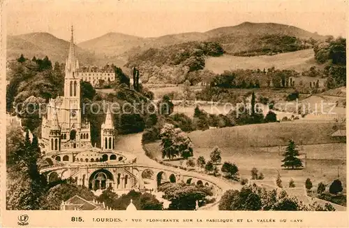 AK / Ansichtskarte Lourdes_Hautes_Pyrenees Vue Plongeante sur la Basilique et la Vallee du Gave Lourdes_Hautes_Pyrenees