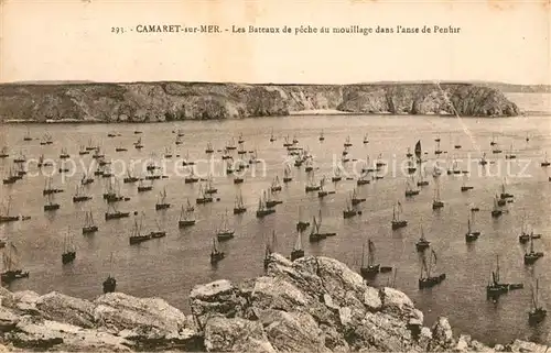 AK / Ansichtskarte Camaret sur Mer Les Bateaux de peche au mouillage dans lanse de Penhir Camaret sur Mer