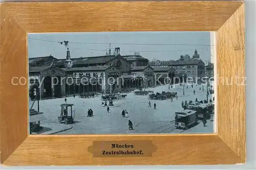 AK / Ansichtskarte Muenchen Zentralbahnhof Strassenbahn Pferdekutschen Bilderrahmen Muenchen