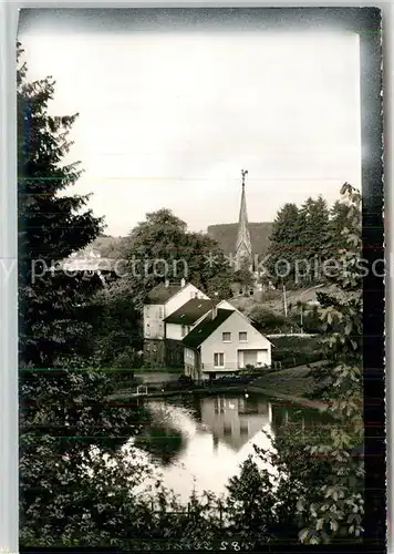 AK / Ansichtskarte Bruegge_Luedenscheid Ortsansicht mit Teich mit Blick zur Kirche Bruegge Luedenscheid