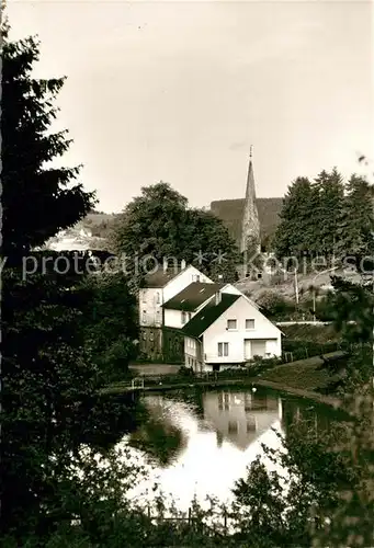 AK / Ansichtskarte Bruegge_Luedenscheid Ansicht mit Kirche Fischweiher Bruegge Luedenscheid