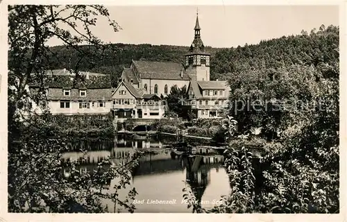 AK / Ansichtskarte Bad_Liebenzell Partie am See Blick zur Kirche Bad_Liebenzell