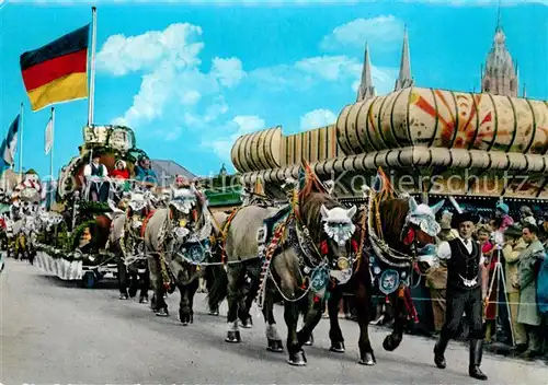 AK / Ansichtskarte Oktoberfest Brauereigespann Muenchen Oktoberfest