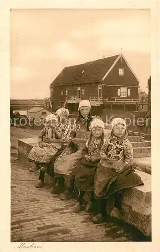 AK / Ansichtskarte Den_Haag Marken Maedchen in Tracht Den_Haag