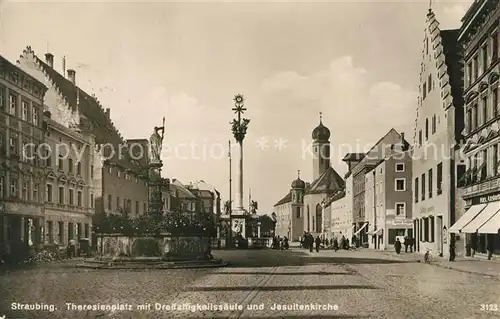 AK / Ansichtskarte Straubing Theresienplatz Dreifaltigkeitssaeule Jesuitenkirche Straubing