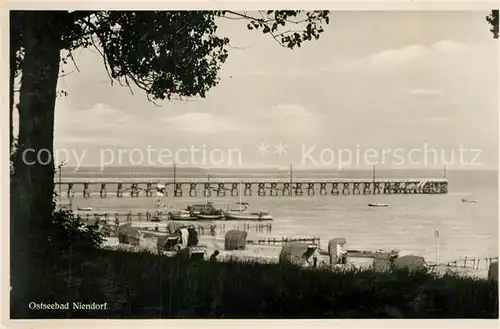 AK / Ansichtskarte Niendorf_Fehmarn Seebruecke Strand Niendorf Fehmarn