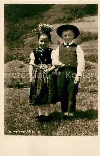 AK / Ansichtskarte Trachten_Schwarzwald Kinder  Trachten Schwarzwald