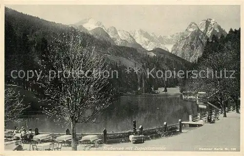 AK / Ansichtskarte Riessersee Uferpartie am See mit Zugspitzmassiv Wettersteingebirge Riessersee
