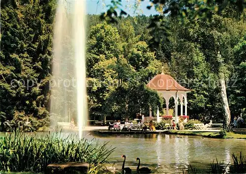 AK / Ansichtskarte Bad_Liebenzell Fontaene im Anlagensee Kurpark Musiktempel Brunnen Bad_Liebenzell