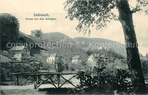 AK / Ansichtskarte Bad_Liebenzell Partie bei den Anlagen Kurpark Holzbruecke Kurort im Schwarzwald Bad_Liebenzell