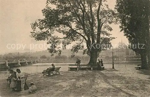AK / Ansichtskarte Geneve_GE Ile Rousseau entre les ponts des Bergues et du Mont Blanc Geneve_GE