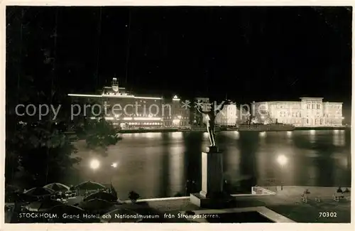 AK / Ansichtskarte Stockholm Grand Hotel Nationalmuseum Nachtaufnahme Stockholm
