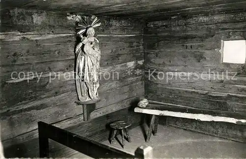 AK / Ansichtskarte Flueeli Ranft Inneres der Zelle des seligen Bruder Klaus Flueeli Ranft
