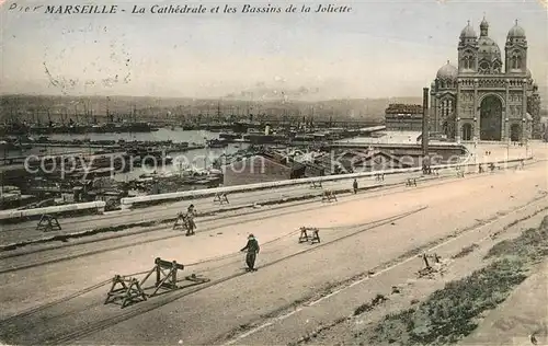 AK / Ansichtskarte Marseille_Bouches du Rhone Cathedrale et les Bassins de la Joliette Marseille