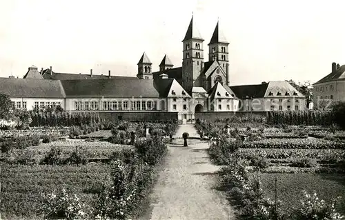 AK / Ansichtskarte Echternach La Basilique et le Jardin abbatial Echternach