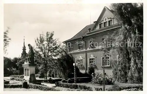 AK / Ansichtskarte Dasice_Daschitz Anwesen Denkmal Kirche Dasice Daschitz